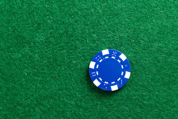 klik slot Live Sic Bo dealer rolling dice in studio